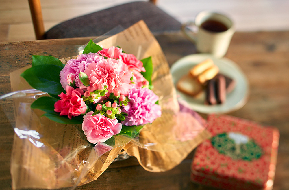 女性が喜ぶ花ギフト 出産祝いのマナーとおすすめの花を紹介 よみもの The Gift